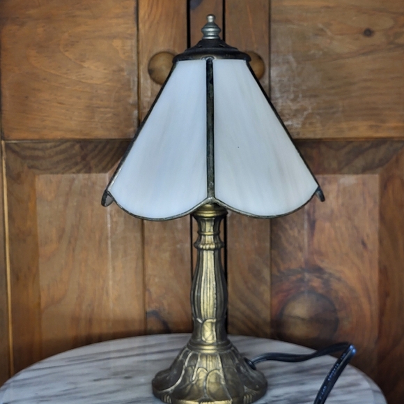 Tiffany Rose Lamp - Picture 8 of 13